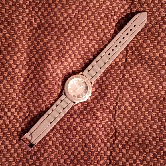 Vivani Watch - Picture 2 of 4